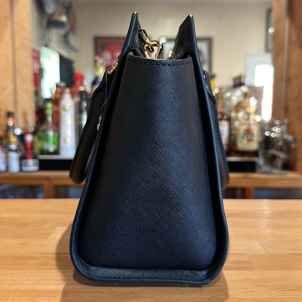 NEW! Authentic Michael Kors “Selma” handbag in black leather with gold hardware. - Picture 4 of 10